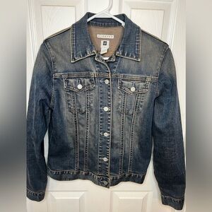 Gap stretch blue jean jacket size L. 99% cotton, 1% Lycra